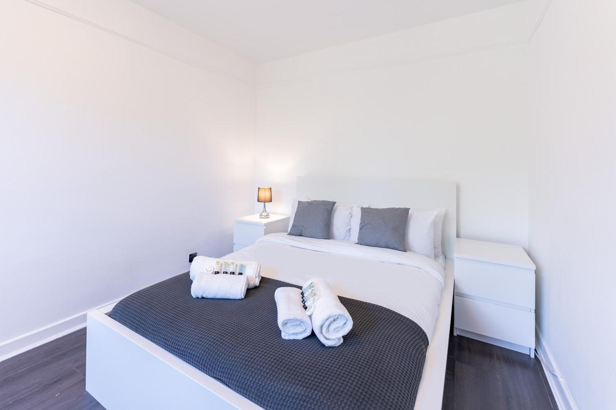 Luxury 3 Bedroom Flat With Balcony In Westbourne Park Londres Exterior foto